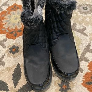 Rain boots with fur hardly worn